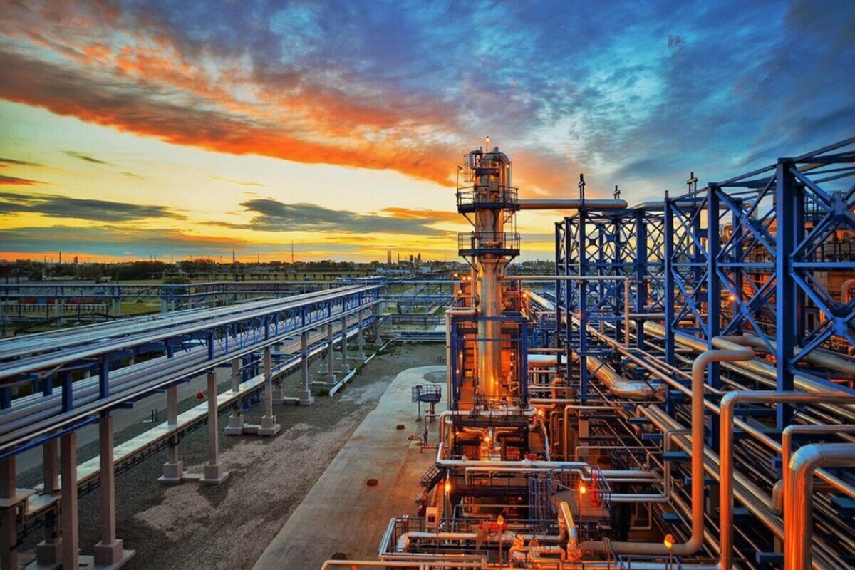 МЭА повысило оценку прироста предложения нефти